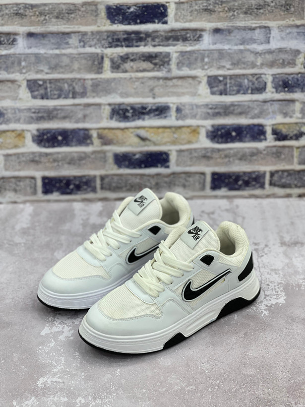 کتونی مردانه Nike Air با طراحی اسپرت، رویه مشبک و تنفسپذیر، زیره مقاوم و مناسب استفاده روزمره