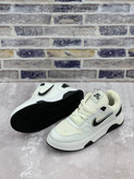 کتونی مردانه Nike Air با طراحی اسپرت، رویه مشبک و تنفسپذیر، زیره مقاوم و مناسب استفاده روزمره